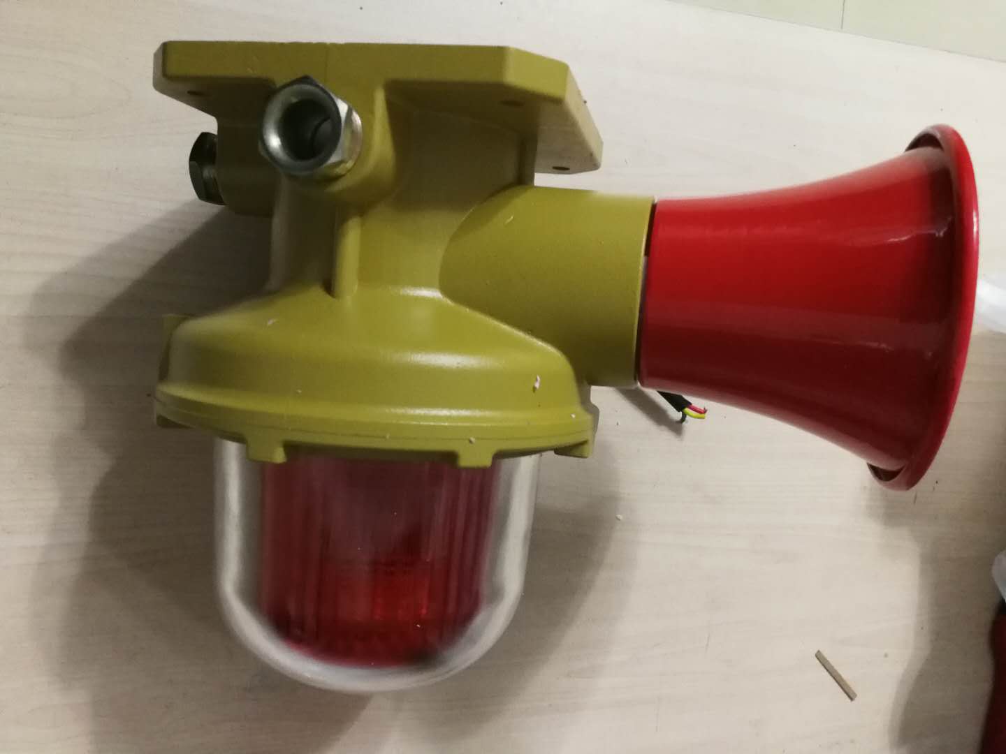 . Ni15-M30-CA41L-Q12��Fi10-M30-CP6L-Q1�ھ�ԃ�r(ji��)